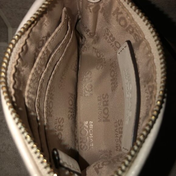 Michael Kors monogrammed wristlet EUC - Picture 13 of 14
